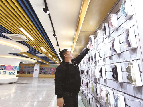 石獅體育防護(hù)用品零售市場迎來新機(jī)遇 融媒體記者實(shí)地探訪